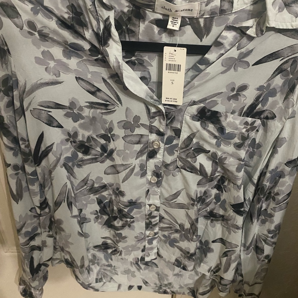NWT Cloth & Stone Gray Floral Long Sleeve Button Down Shirt - Size S